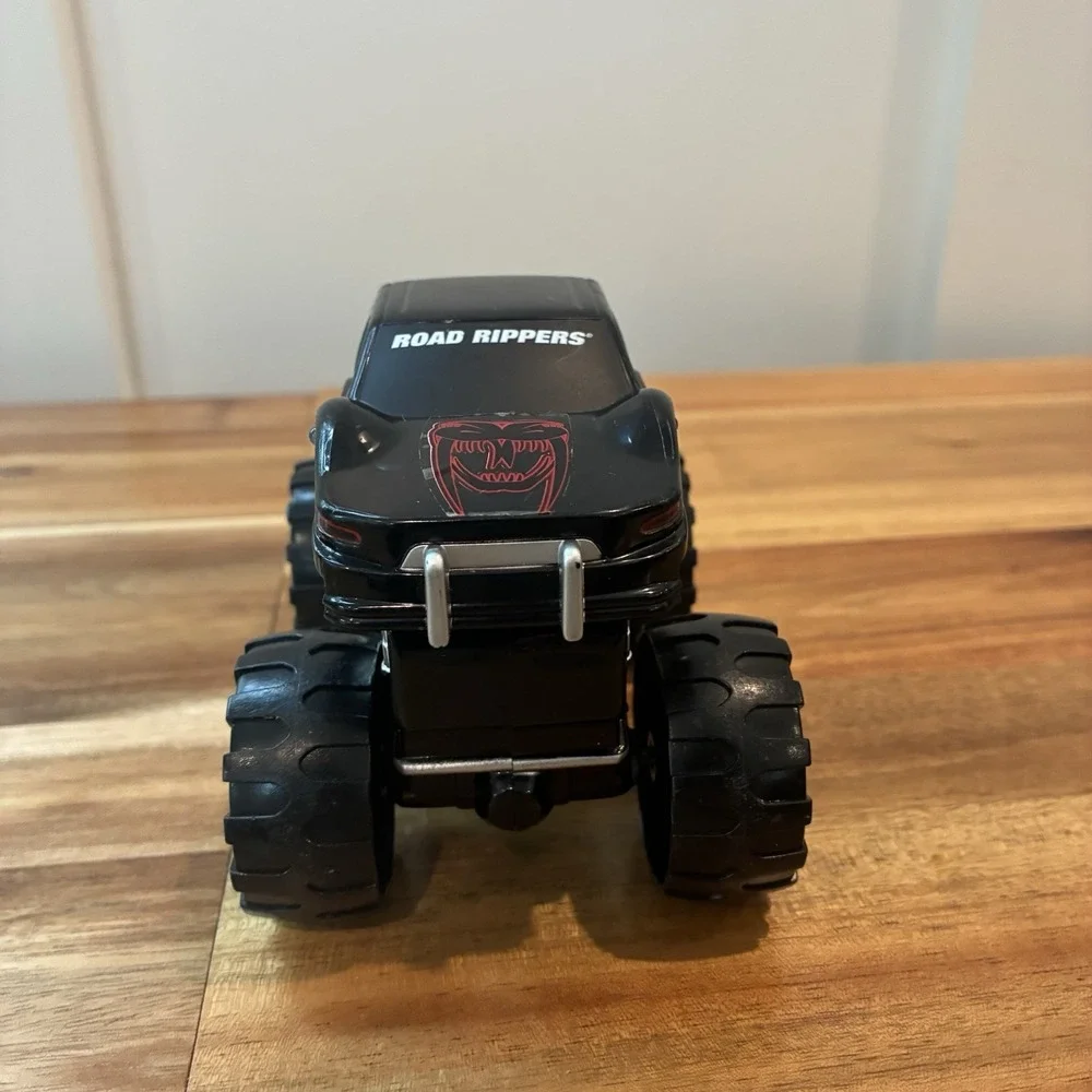Toy State Road Rippers Snake Bite Monster Truck Firestone Lights Sound Motorized